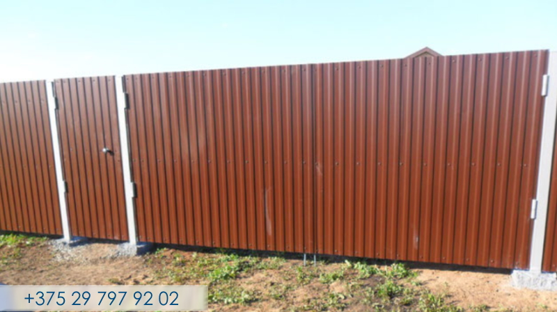 В Гомеле забор из металлопрофиля. 